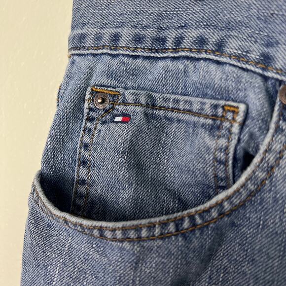 Tommy Hilfiger Jeans Mens Size 40x30 Relaxed Fit Light Wash Blue Denim - Picture 4 of 11